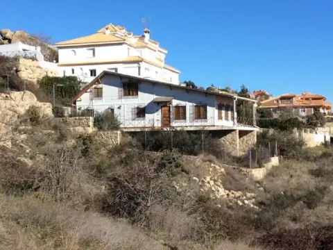 Chalet en calle de Santillana del Lago, 32